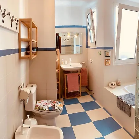 Homestay Central Private